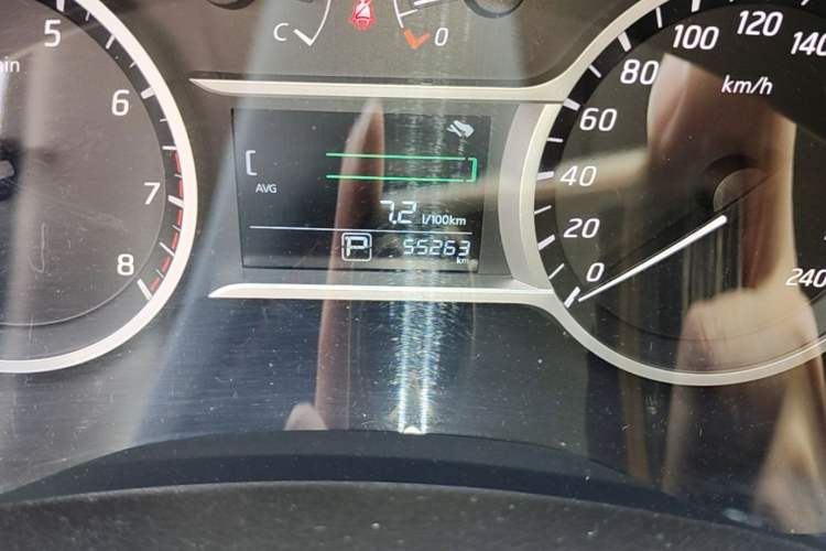 Used Nissan Lannia 2016 1.6L CVT Smart Cool Edition Odometer Close Up