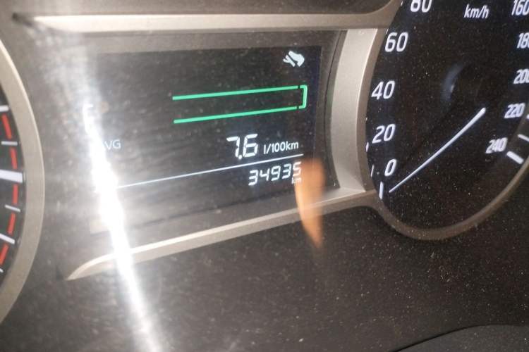 Used Nissan Lannia 2016 1.6L Manual Cool Edition Odometer Close Up