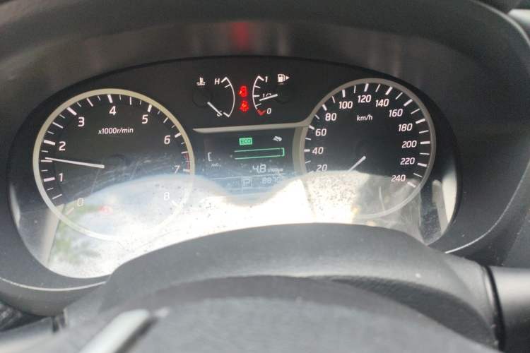 Used Nissan Lannia 2016 1.6L CVT Cool Edition Odometer Close Up
