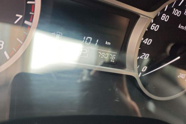 Used Nissan Lannia 2016 1.6L CVT Smart Cool Edition Odometer Close Up