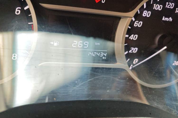 Used Nissan Lannia 2016 1.6L Manual Cool Edition Odometer Close Up