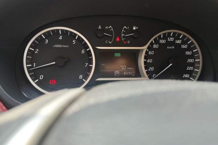 Used Nissan Lannia 2016 1.6L CVT Smart Cool Edition Odometer Close Up