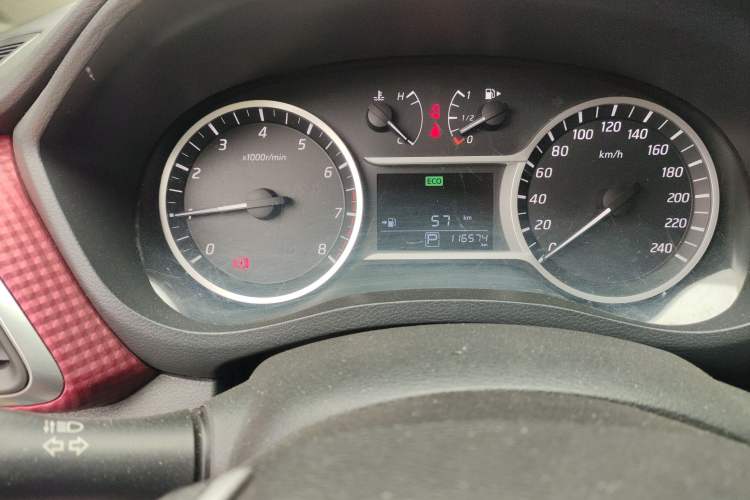 Used Nissan Lannia 2016 1.6L CVT Smart Cool Edition Odometer Close Up