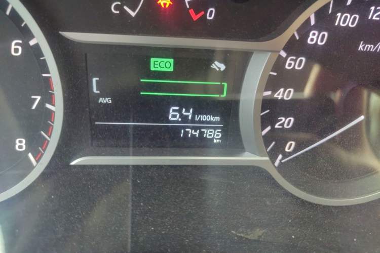 Used Nissan Lannia 2016 1.6L Manual Cool Edition Odometer Close Up