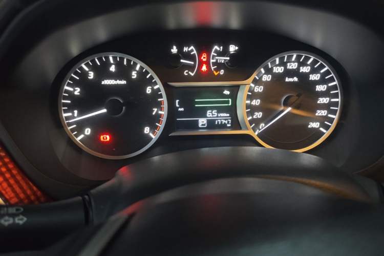Used Nissan Lannia 2016 1.6L CVT Smart Cool Edition Odometer Close Up