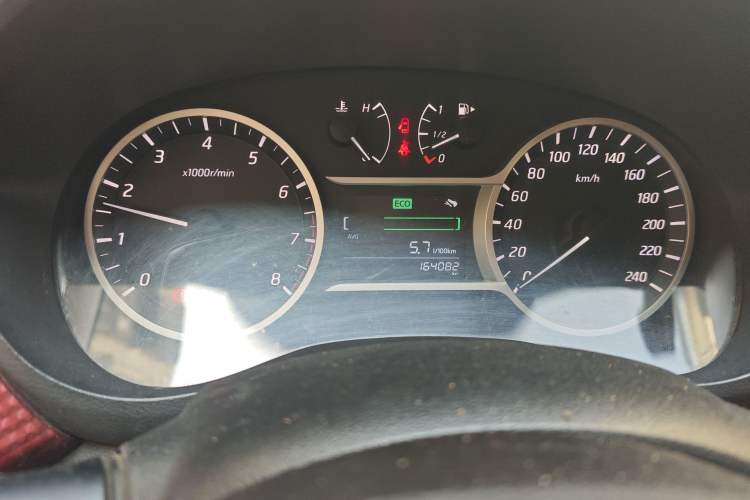 Used Nissan Lannia 2016 1.6L Manual Cool Edition Odometer Close Up