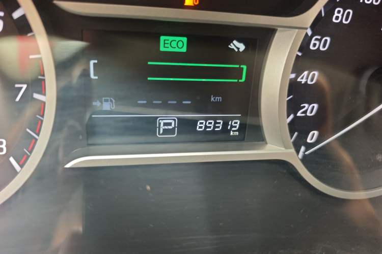 Used Nissan Lannia 2016 1.6L CVT Smart Cool Edition Odometer Close Up