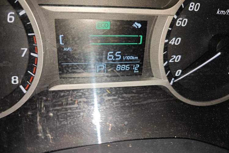 Used Nissan Lannia 2016 1.6L CVT Cool Edition Odometer Close Up