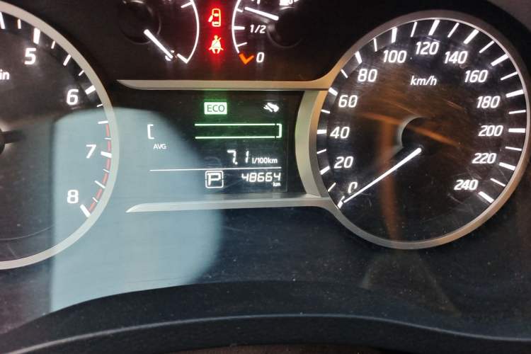 Used Nissan Lannia 2016 1.6L CVT Smart Cool Edition Odometer Close Up