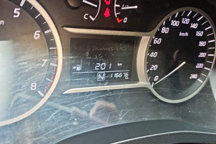 Used Nissan Lannia 2016 1.6L CVT Smart Cool Edition Odometer Close Up