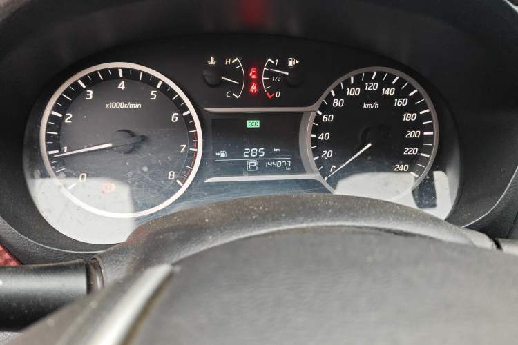 Used Nissan Lannia 2016 1.6L CVT Cool Edition Odometer Close Up