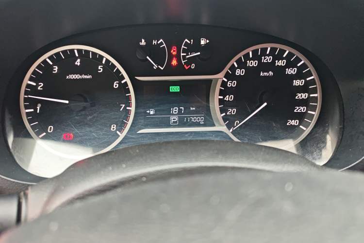Used Nissan Lannia 2016 1.6L CVT Cool Edition Odometer Close Up