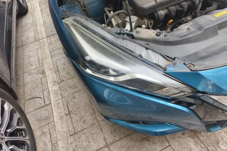 Used Nissan Lannia 2016 1.6L Manual Cool Edition Right Front Headlight
