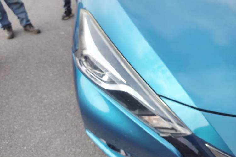 Used Nissan Lannia 2016 1.6L CVT Cool Edition Right Front Headlight