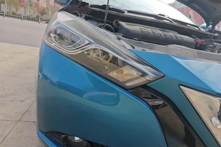 Used Nissan Lannia 2016 1.6L CVT Cool Edition Right Front Headlight