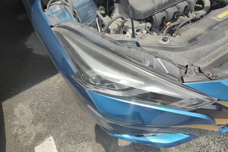 Used Nissan Lannia 2016 1.6L CVT Smart Cool Edition Right Front Headlight