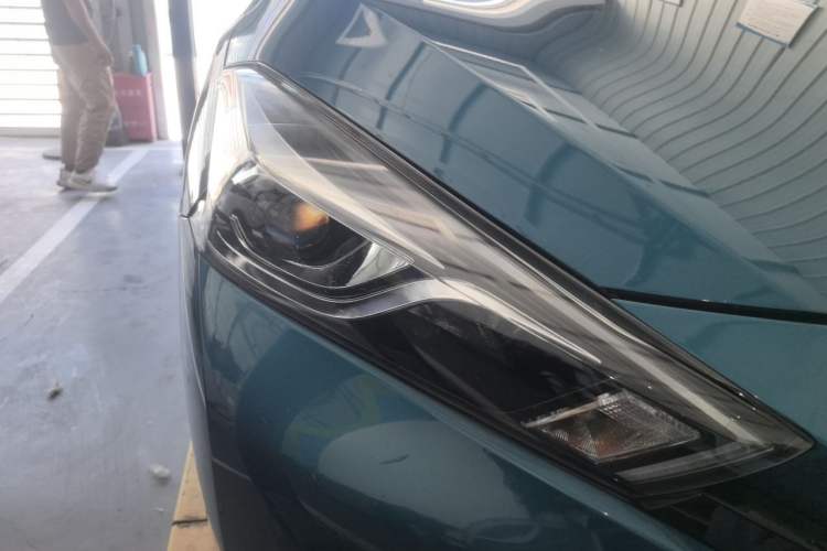 Used Nissan Lannia 2016 1.6L CVT Smart Cool Edition Right Front Headlight