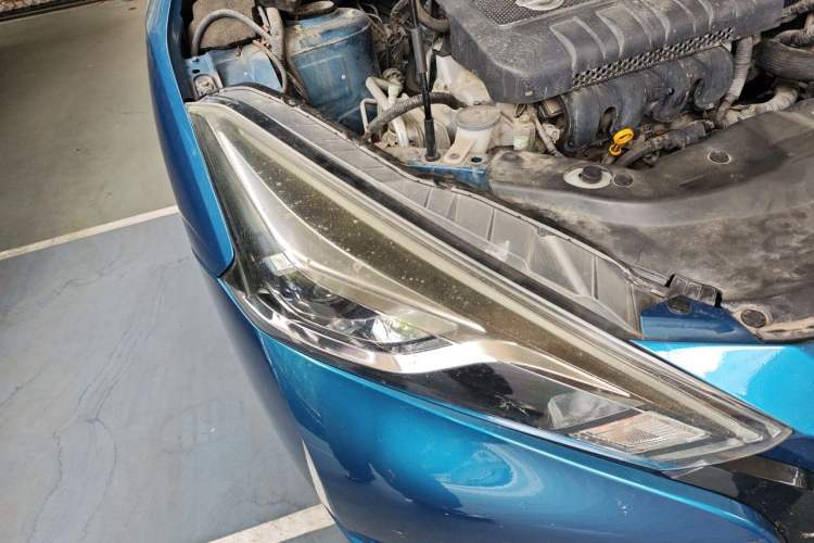 Used Nissan Lannia 2016 1.6L Manual Cool Edition Right Front Headlight