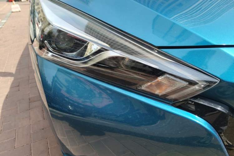 Used Nissan Lannia 2016 1.6L CVT Smart Cool Edition Right Front Headlight