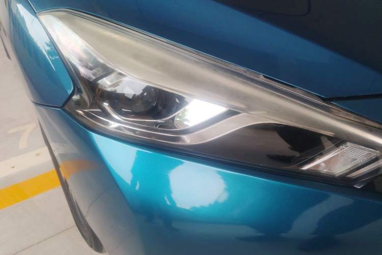 Used Nissan Lannia 2016 1.6L CVT Cool Edition Right Front Headlight
