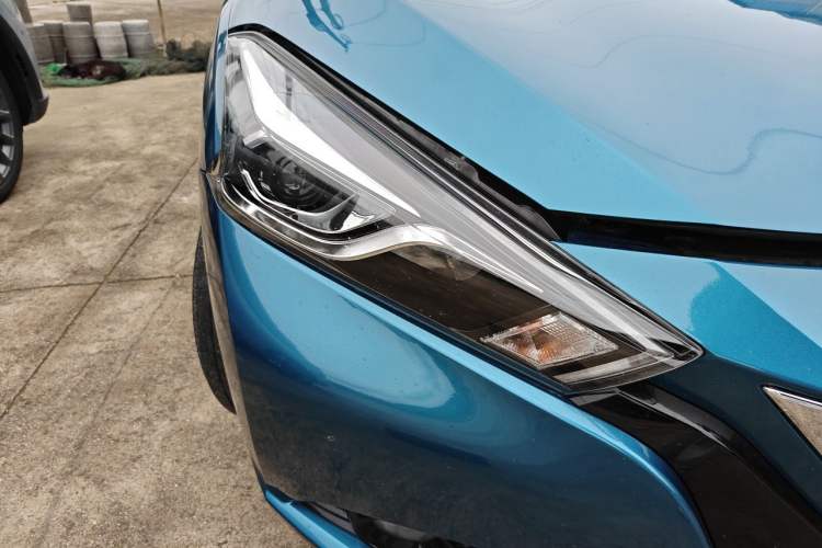 Used Nissan Lannia 2016 1.6L CVT Cool Edition Right Front Headlight