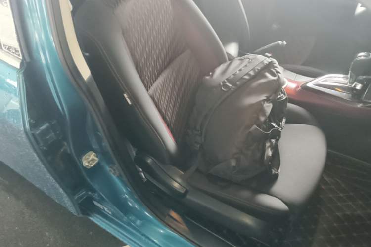 Used Nissan Lannia 2016 1.6L CVT Smart Cool Edition Right Front Seat