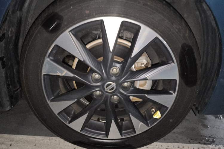 Used Nissan Lannia 2016 1.6L CVT Smart Cool Edition Right Front Wheel Hub