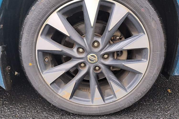 Used Nissan Lannia 2016 1.6L CVT Smart Edition Right Front Wheel Hub