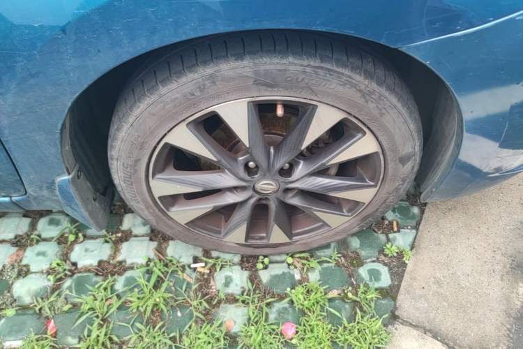 Used Nissan Lannia 2016 1.6L CVT Smart Cool Edition Right Front Wheel Hub