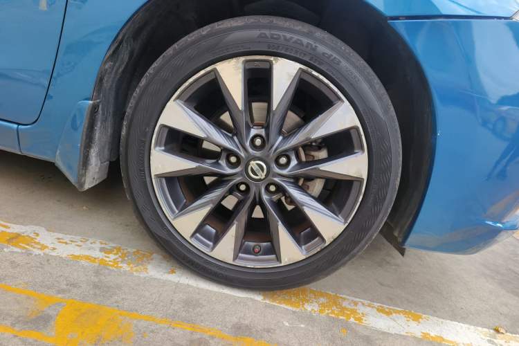 Used Nissan Lannia 2016 1.6L CVT Smart Cool Edition Right Front Wheel Hub