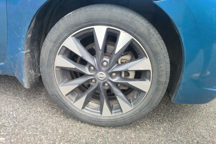 Used Nissan Lannia 2016 1.6L CVT Smart Cool Edition Right Front Wheel Hub
