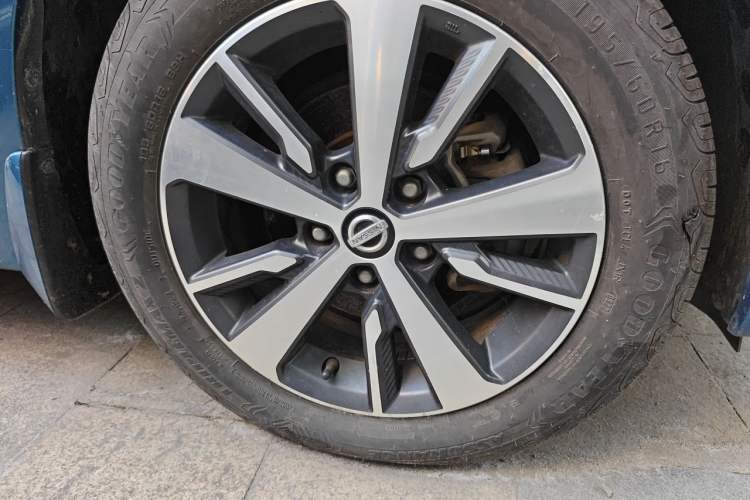 Used Nissan Lannia 2016 1.6L CVT Cool Edition Right Front Wheel Hub