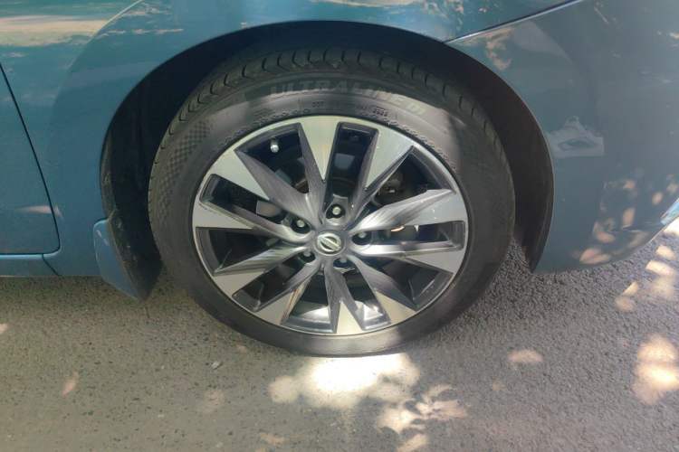 Used Nissan Lannia 2016 1.6L CVT Smart Cool Edition Right Front Wheel Hub