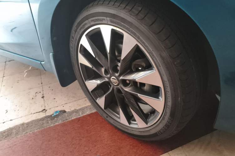 Used Nissan Lannia 2016 1.6L CVT Smart Cool Edition Right Front Wheel Hub