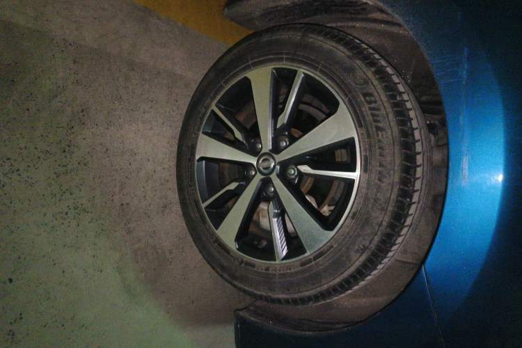 Used Nissan Lannia 2016 1.6L Manual Cool Edition Right Front Wheel Hub