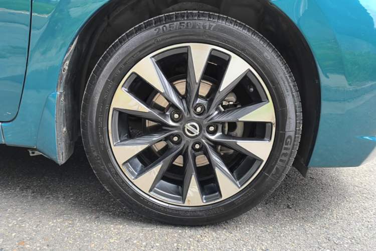 Used Nissan Lannia 2016 1.6L CVT Smart Cool Edition Right Front Wheel Hub
