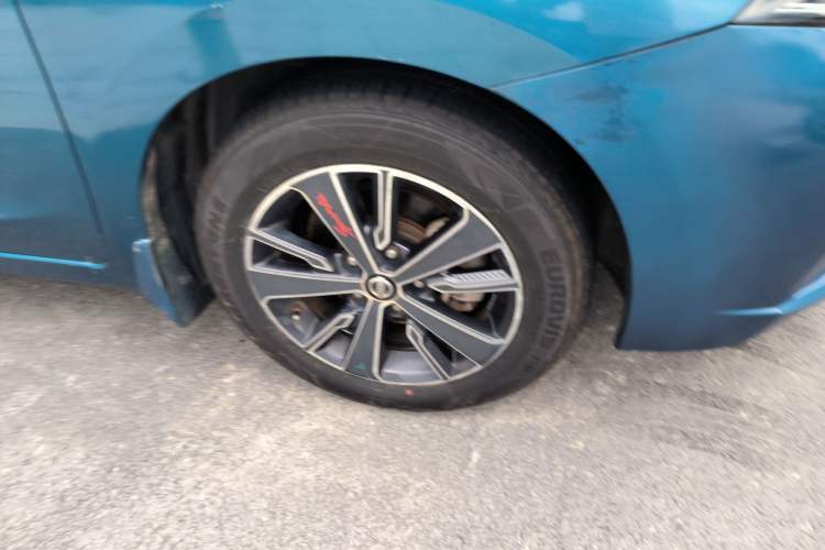 Used Nissan Lannia 2016 1.6L Manual Cool Edition Right Front Wheel Hub