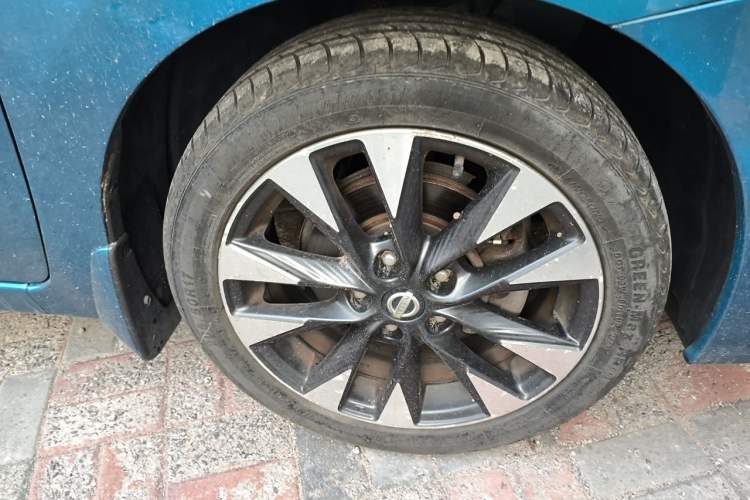 Used Nissan Lannia 2016 1.6L CVT Smart Cool Edition Right Front Wheel Hub
