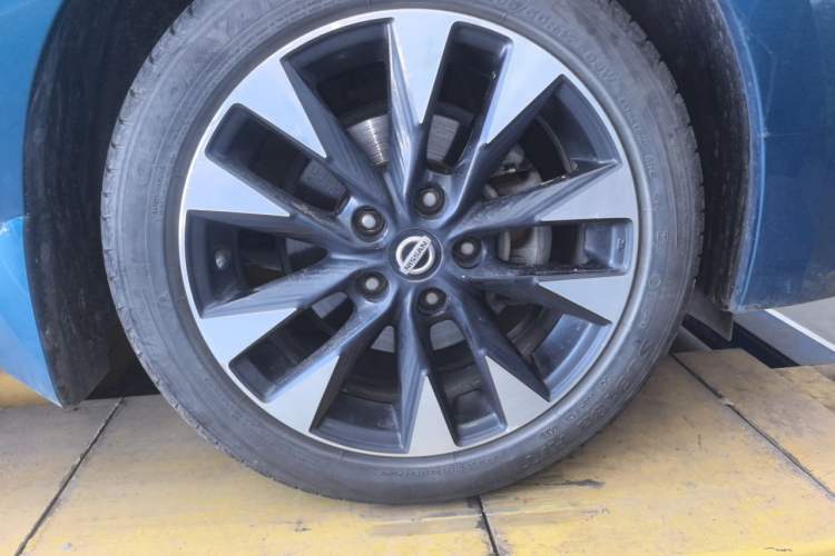 Used Nissan Lannia 2016 1.6L CVT Smart Cool Edition Right Front Wheel Hub