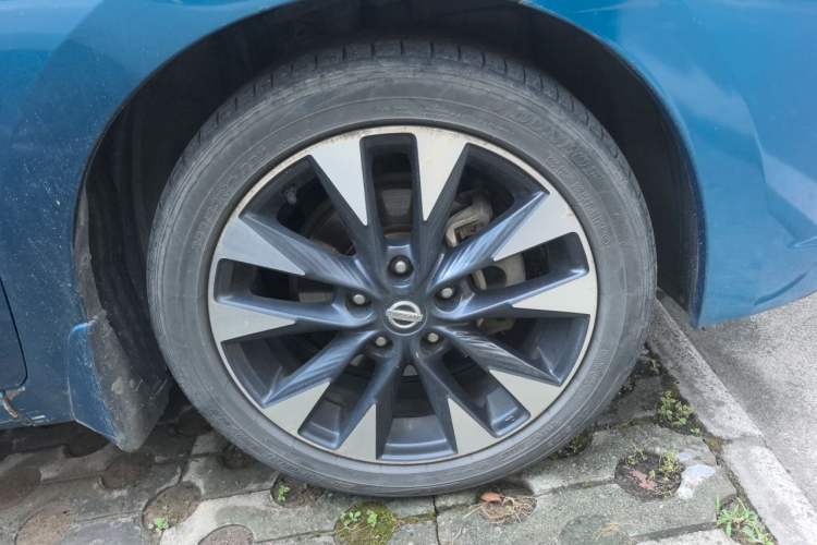 Used Nissan Lannia 2016 1.6L CVT Smart Cool Edition Right Front Wheel Hub