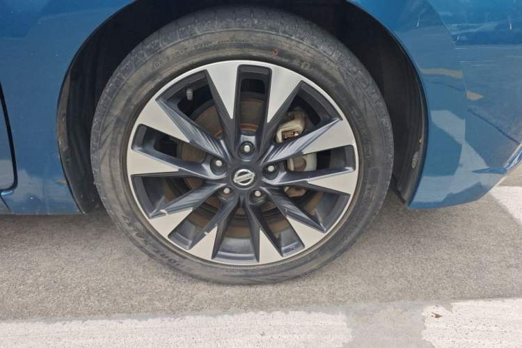 Used Nissan Lannia 2016 1.6L CVT Smart Cool Edition Right Front Wheel Hub