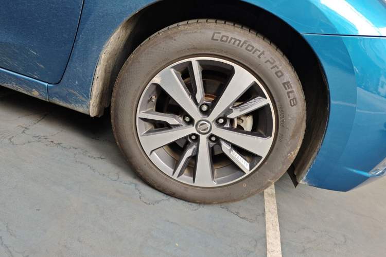 Used Nissan Lannia 2016 1.6L Manual Cool Edition Right Front Wheel Hub