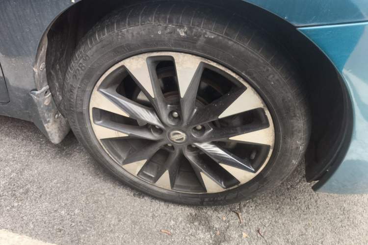 Used Nissan Lannia 2016 1.6L CVT Smart Cool Edition Right Front Wheel Hub