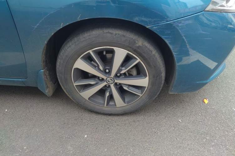 Used Nissan Lannia 2016 1.6L Manual Cool Edition Right Front Wheel Hub