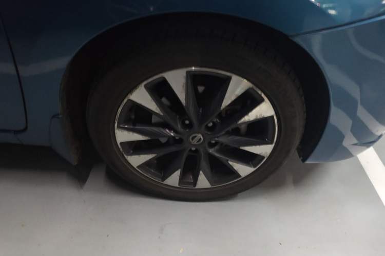 Used Nissan Lannia 2016 1.6L CVT Smart Cool Edition Right Front Wheel Hub