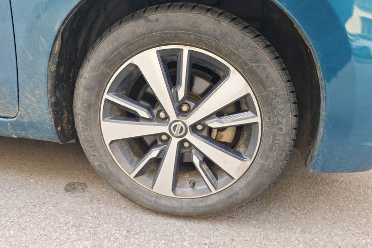 Used Nissan Lannia 2016 1.6L Manual Cool Edition Right Front Wheel Hub