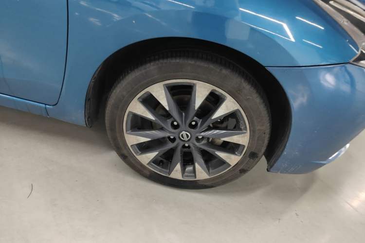 Used Nissan Lannia 2016 1.6L CVT Smart Cool Edition Right Front Wheel Hub