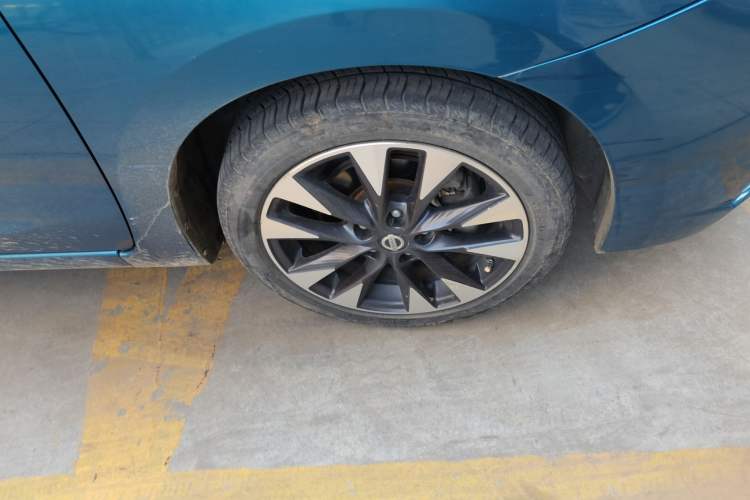 Used Nissan Lannia 2016 1.6L CVT Smart Cool Edition Right Front Wheel Hub