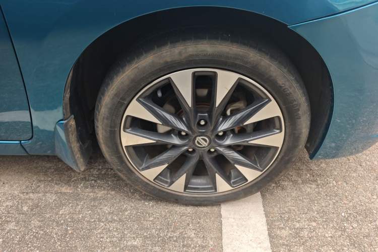 Used Nissan Lannia 2016 1.6L CVT Smart Cool Edition Right Front Wheel Hub
