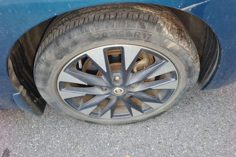 Used Nissan Lannia 2016 1.6L CVT Smart Cool Edition Right Front Wheel Hub